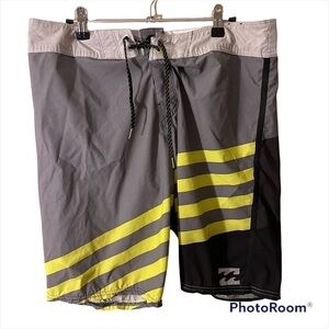 Billabong platinum X board shorts mens size 33
